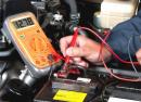 Разряжается аккумулятор на автомобиле: причины и способы устранения